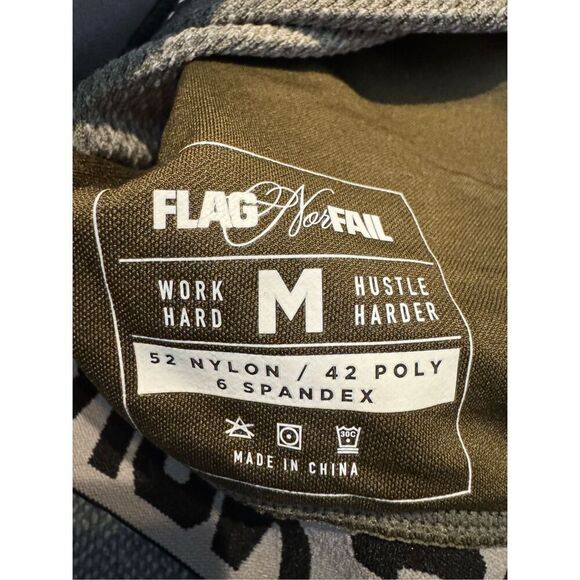 Flag Nor Fail NWOT Seamless 'Fitted Crop' Sports Bra in Green Size Medium - Picture 5 of 5